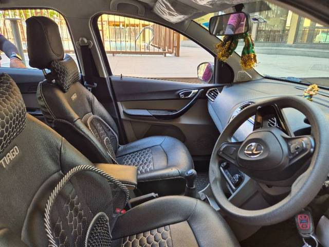 https://images10.gaadi.com/usedgaadi-sellcar/UsedCar/e5e42bf2a/3cdefd46-dfb8-40ac-90c7-5e9315f68f15.jpg?imwidth=6402