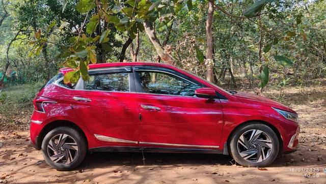 https://images10.gaadi.com/usedgaadi-sellcar/UsedCar/e5e4991da/962e4180-ac2e-4e8a-8547-14629a767845.jpeg?imwidth=6402