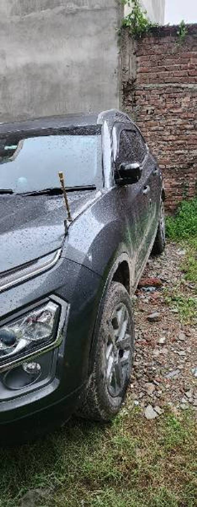 https://images10.gaadi.com/usedgaadi-sellcar/UsedCar/e5e4e022a/48ffae10-ae22-4784-bc0b-9b445c8fca42.jpg?imwidth=6401