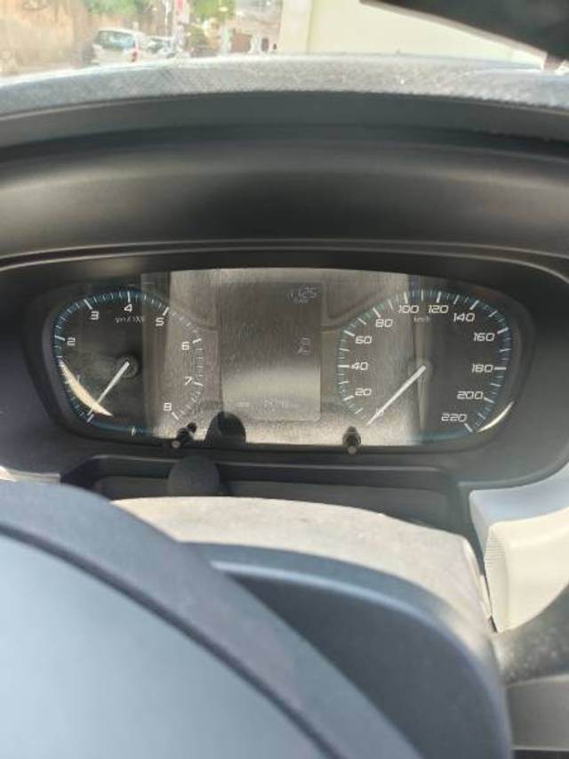 https://images10.gaadi.com/usedgaadi-sellcar/UsedCar/e5e4f12ea/4f9f45ea-b738-4240-b920-04658552b05c.jpg?imwidth=6401