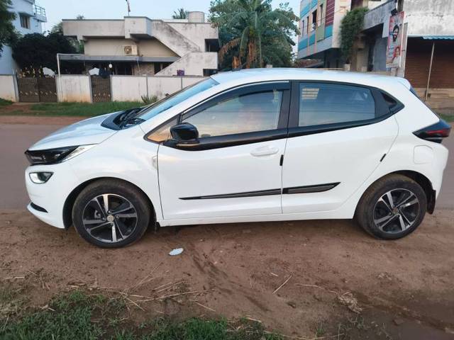 https://images10.gaadi.com/usedgaadi-sellcar/UsedCar/e5e4f5d1a/eb125cd3-c6a4-4d33-beca-69d40ce3cdb5.jpg?imwidth=6402