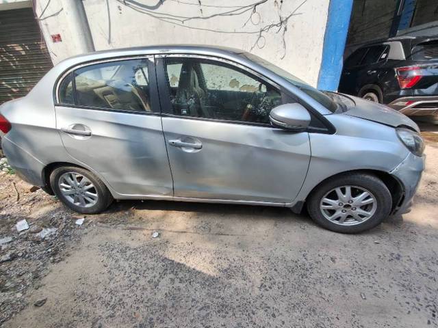 https://images10.gaadi.com/usedgaadi-sellcar/UsedCar/e5e5adbaa/764429e2-7c0c-4ae1-b36c-0da5552a5d7b.jpg?imwidth=6400