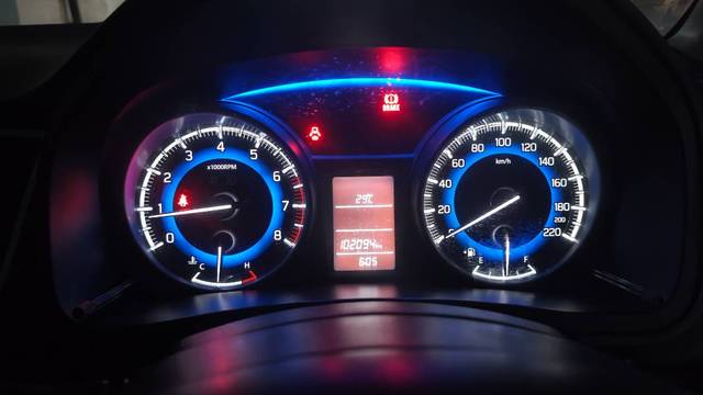 https://images10.gaadi.com/usedgaadi-sellcar/UsedCar/e5e5f1b7a/8e15645d-0102-4146-bd24-fc3cf2aa70f1.jpg?imwidth=6400