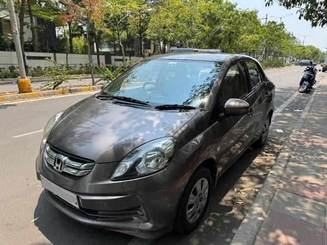 https://images10.gaadi.com/usedgaadi-sellcar/UsedCar/e5e60bdca/8de845bd-90cd-45a1-8331-a13277d52344.jpg?imwidth=6401