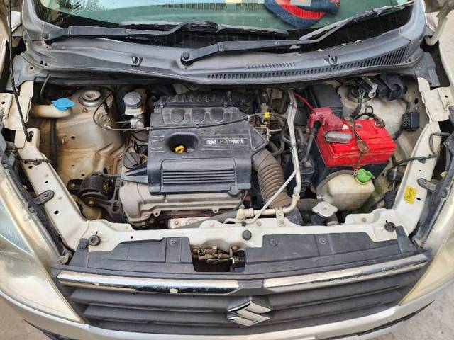 https://images10.gaadi.com/usedgaadi-sellcar/UsedCar/e5e6211da/4fa97b17-3505-41b6-acb5-16197c9e7f06.jpg?imwidth=6402