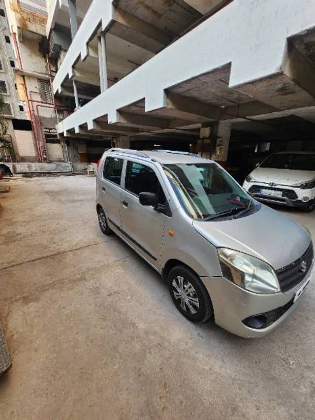 https://images10.gaadi.com/usedgaadi-sellcar/UsedCar/e5e6211da/de2c0500-487d-4d77-b742-d073fac0552a.jpg?imwidth=6400