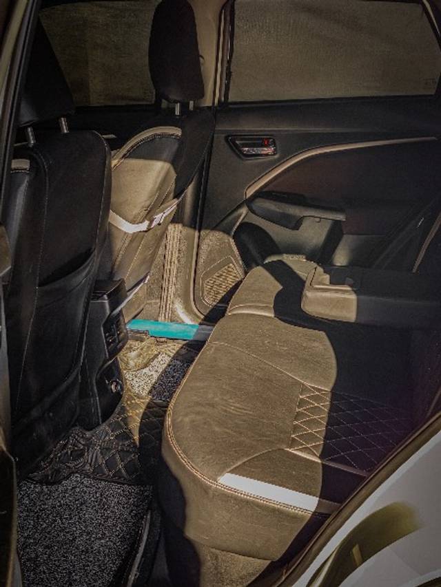 https://images10.gaadi.com/usedgaadi-sellcar/UsedCar/e5e635aaa/e48cba6e-92bb-495b-acfe-2e610bfa3a18.jpeg?imwidth=6402