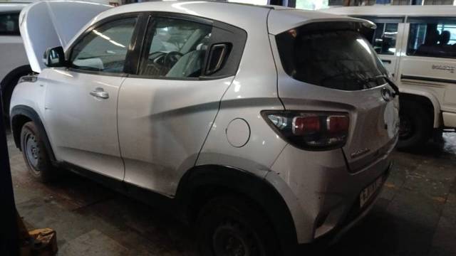 https://images10.gaadi.com/usedgaadi-sellcar/UsedCar/e5e64f02a/09f29b43-25ed-4b54-8c4a-a24c31d59d30.jpeg?imwidth=6402