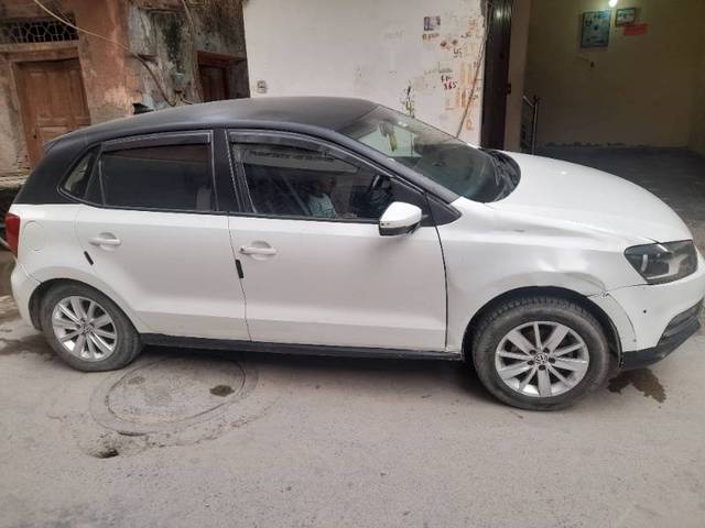 https://images10.gaadi.com/usedgaadi-sellcar/UsedCar/e5e67ddba/73f4f9f7-cb04-48f1-b730-12d1495f3356.jpg?imwidth=6402