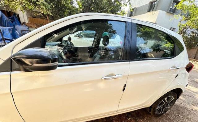 https://images10.gaadi.com/usedgaadi-sellcar/UsedCar/e5e68574a/e2c6cbd1-0e82-4366-8cff-05b6cc0ddaad.jpeg?imwidth=6402