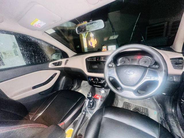 https://images10.gaadi.com/usedgaadi-sellcar/UsedCar/e5e68b7aa/66c1391b-9773-44dd-a5f4-722f29653ca3.jpg?imwidth=6402