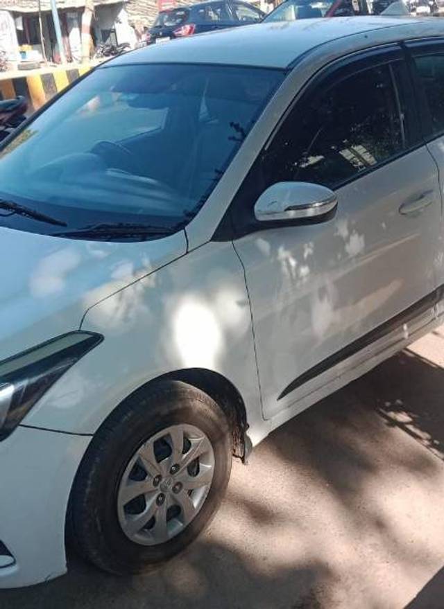https://images10.gaadi.com/usedgaadi-sellcar/UsedCar/e5e70572a/07914283-5ef1-406c-9456-2bbf8ad93376.jpg?imwidth=6400