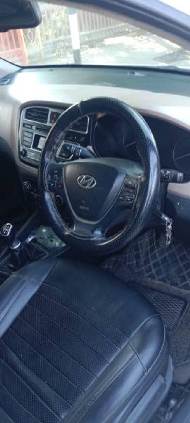 https://images10.gaadi.com/usedgaadi-sellcar/UsedCar/e5e70572a/47428a26-7172-4c01-a824-7a981676b1b8.jpg?imwidth=6401
