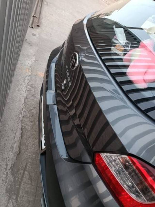 https://images10.gaadi.com/usedgaadi-sellcar/UsedCar/e5e715a2a/32eb6dbf-fce8-4f23-817c-3520c50f5cc8.jpg?imwidth=6402