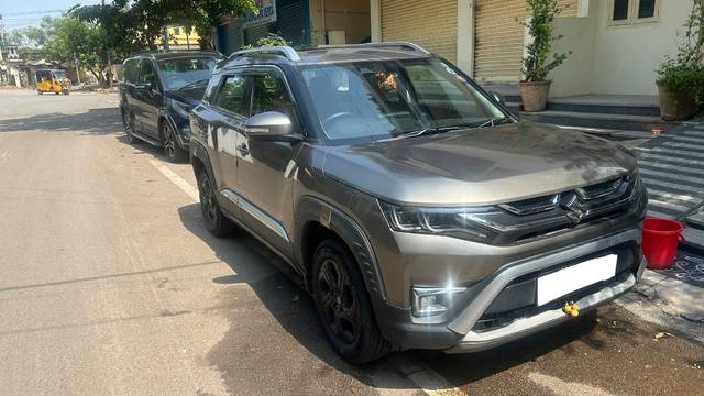 https://images10.gaadi.com/usedgaadi-sellcar/UsedCar/e5e74374a/c44cd7d9-b874-4d79-a5ee-cbe7ee8e251a.jpeg?imwidth=6400