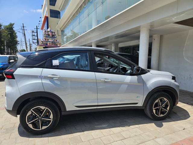 https://images10.gaadi.com/usedgaadi-sellcar/UsedCar/e5e745afa/165d76dc-29a8-49e9-9766-938056508bf1.jpeg?imwidth=6402