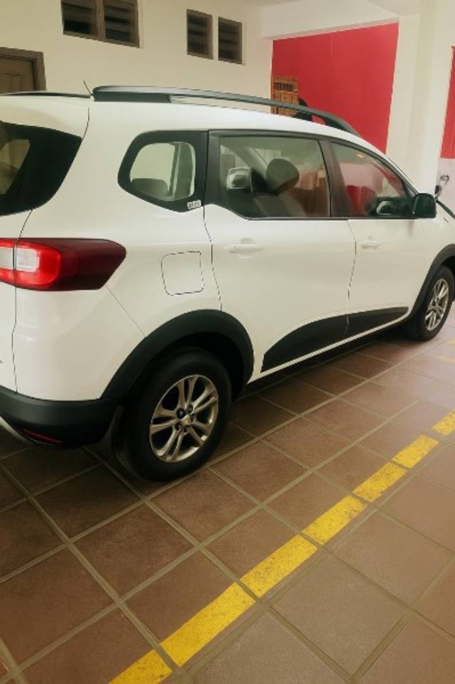https://images10.gaadi.com/usedgaadi-sellcar/UsedCar/e5e7474da/a821e42e-0755-4211-ad4f-b96217fff56e.jpeg?imwidth=6400