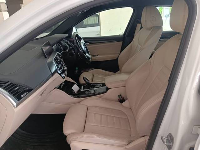 https://images10.gaadi.com/usedgaadi-sellcar/UsedCar/e5e75199a/84470167-554e-42bd-9b74-054b75db5687.jpg?imwidth=6401
