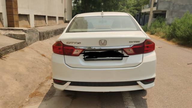 https://images10.gaadi.com/usedgaadi-sellcar/UsedCar/e5e7642ea/bfd28115-18ce-4fef-b224-00cbc4873b77.jpeg?imwidth=6401