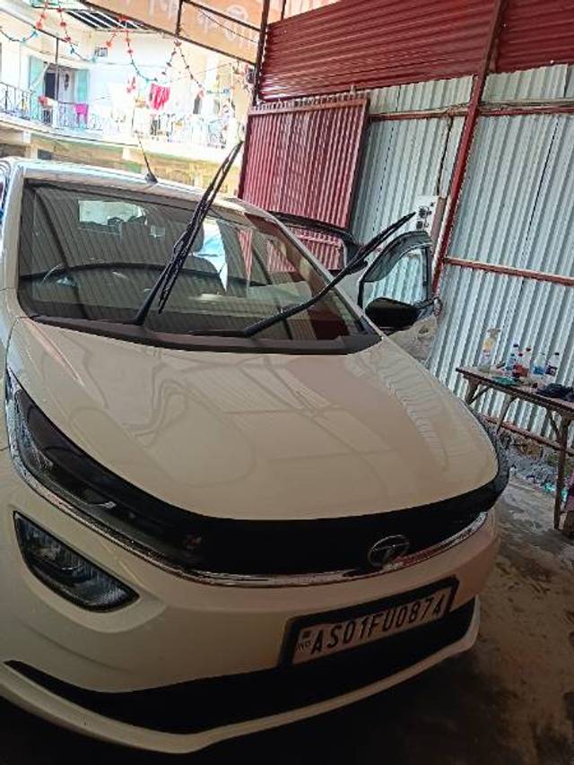 https://images10.gaadi.com/usedgaadi-sellcar/UsedCar/e5e76d44a/7e526a68-b58f-40eb-9f62-6d4203bbb90a.jpg?imwidth=6400