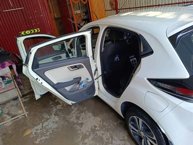 https://images10.gaadi.com/usedgaadi-sellcar/UsedCar/e5e76d44a/9d75382f-46e5-48b6-af79-4e12a1acea8a.jpg?imwidth=6401