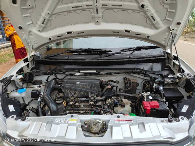 https://images10.gaadi.com/usedgaadi-sellcar/UsedCar/e5e7897ca/5563a2ff-84f7-4c31-8c8d-5096aefe2d48.jpg?imwidth=6401