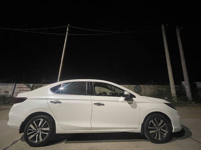 https://images10.gaadi.com/usedgaadi-sellcar/UsedCar/e5e7bd0ba/5d8ec618-bead-48b0-a51c-4a65db969aa6.jpeg?imwidth=6401
