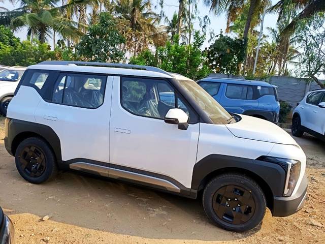 https://images10.gaadi.com/usedgaadi-sellcar/UsedCar/e5e7d50fa/3028c3a8-0e36-4142-aa6e-c012a6e2e4fd.jpeg?imwidth=6401