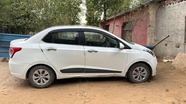 https://images10.gaadi.com/usedgaadi-sellcar/UsedCar/e5e7e1b8a/6a3ac888-aeee-4c9c-8317-8c00c9b0e8cf.jpg?imwidth=6401