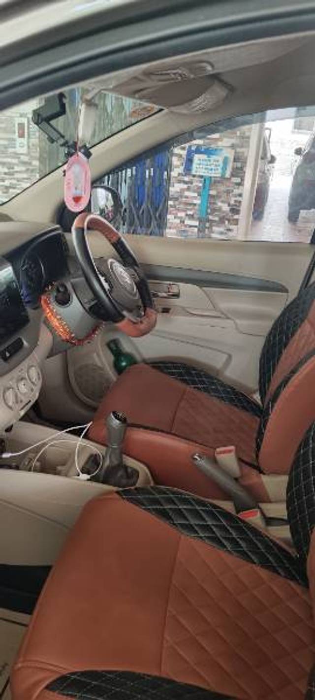 https://images10.gaadi.com/usedgaadi-sellcar/UsedCar/e5e7e6b1a/d867a252-e16b-4bfc-9ba7-1d36e8e4ce8d.jpg?imwidth=6402