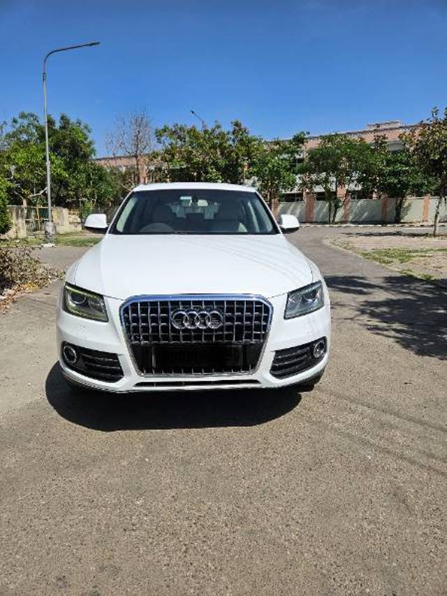 https://images10.gaadi.com/usedgaadi-sellcar/UsedCar/e5e80769a/2bec22b9-4aa3-48dd-b2fb-dafa7a5d2938.jpg?imwidth=6400