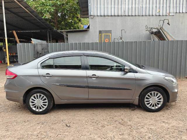 https://images10.gaadi.com/usedgaadi-sellcar/UsedCar/e5e82e53a/6571ebe2-fa9d-4c8b-acf6-e6e9cf7d6bf2.jpg?imwidth=6401