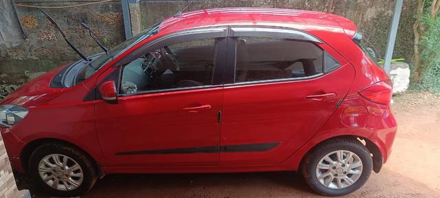 https://images10.gaadi.com/usedgaadi-sellcar/UsedCar/e5e84838a/a3018eb7-c14b-4673-9762-83f511bd7391.jpeg?imwidth=6402