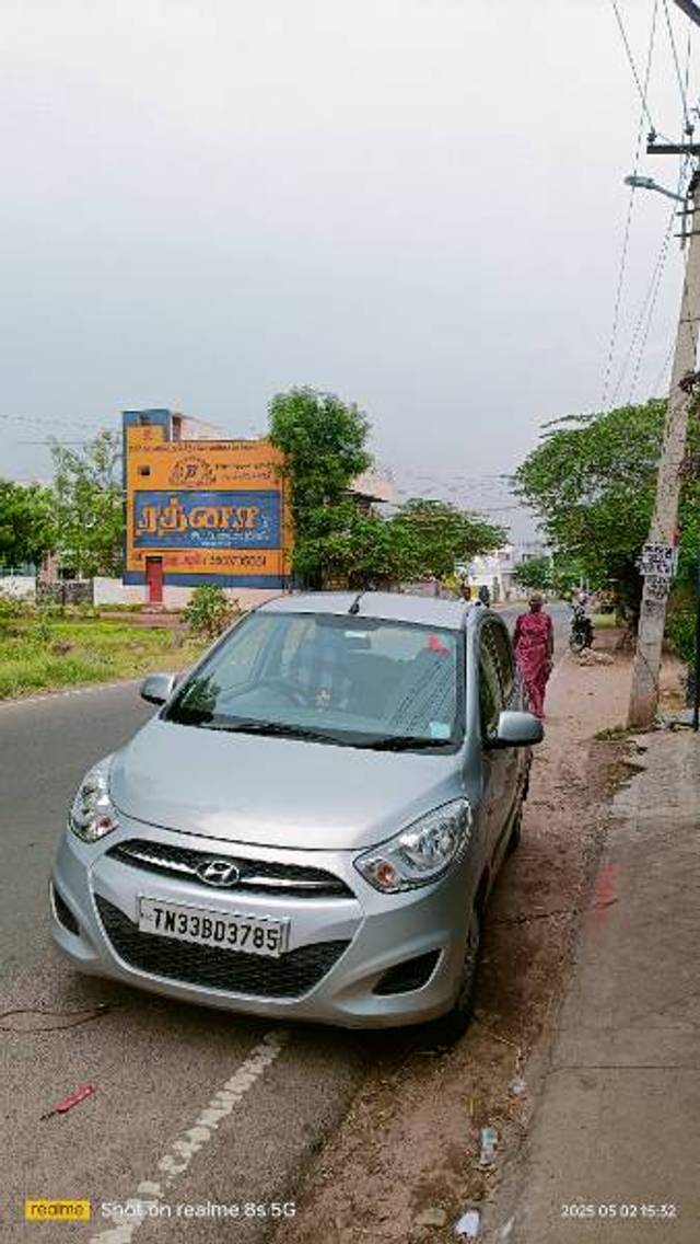 https://images10.gaadi.com/usedgaadi-sellcar/UsedCar/e5e860bba/18348cb7-e003-4f9d-85ae-2015bbdc6434.jpg?imwidth=6400