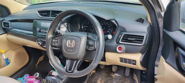 https://images10.gaadi.com/usedgaadi-sellcar/UsedCar/e5e8b645a/6ca7f58d-d5a0-4bea-8434-0b6ada136616.jpg?imwidth=6402