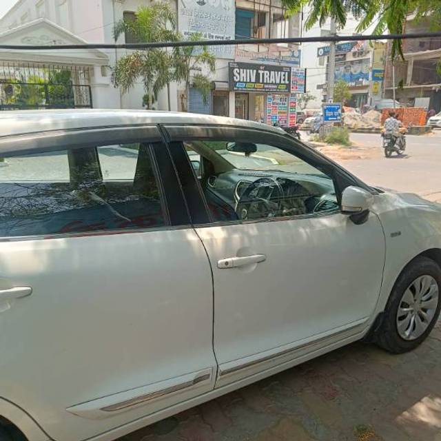 https://images10.gaadi.com/usedgaadi-sellcar/UsedCar/e5e8b85ca/5109f03a-24b2-445e-92cf-3e6ee4287310.jpg?imwidth=6401