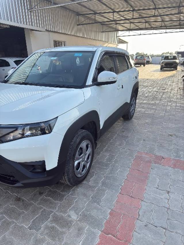 https://images10.gaadi.com/usedgaadi-sellcar/UsedCar/e5e8f8c8a/cbab75ae-f82d-4387-8952-5e690842e02d.jpeg?imwidth=6402