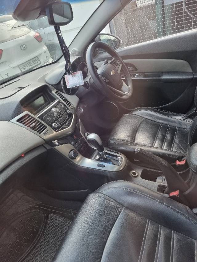 https://images10.gaadi.com/usedgaadi-sellcar/UsedCar/e5e99c8fa/7ee25f13-569d-4c7d-8c52-752776eea29e.jpeg?imwidth=6402