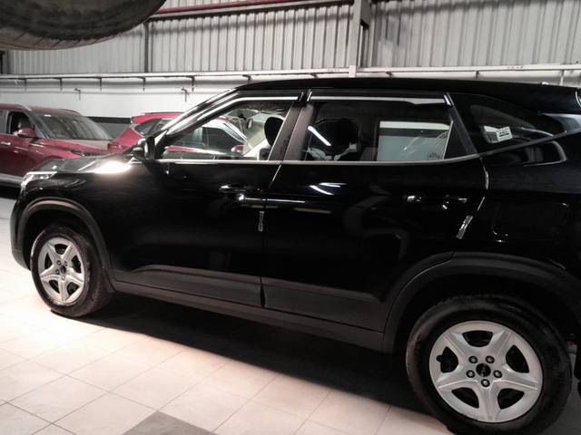 https://images10.gaadi.com/usedgaadi-sellcar/UsedCar/e5e9e097a/3db13ac7-9656-4f0e-8511-6db5b934ac3e.jpeg?imwidth=6402