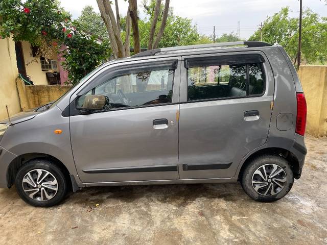 https://images10.gaadi.com/usedgaadi-sellcar/UsedCar/e5e9fafea/618be23d-f1f2-450d-ae4a-f7b37d7a5bd3.jpeg?imwidth=6401