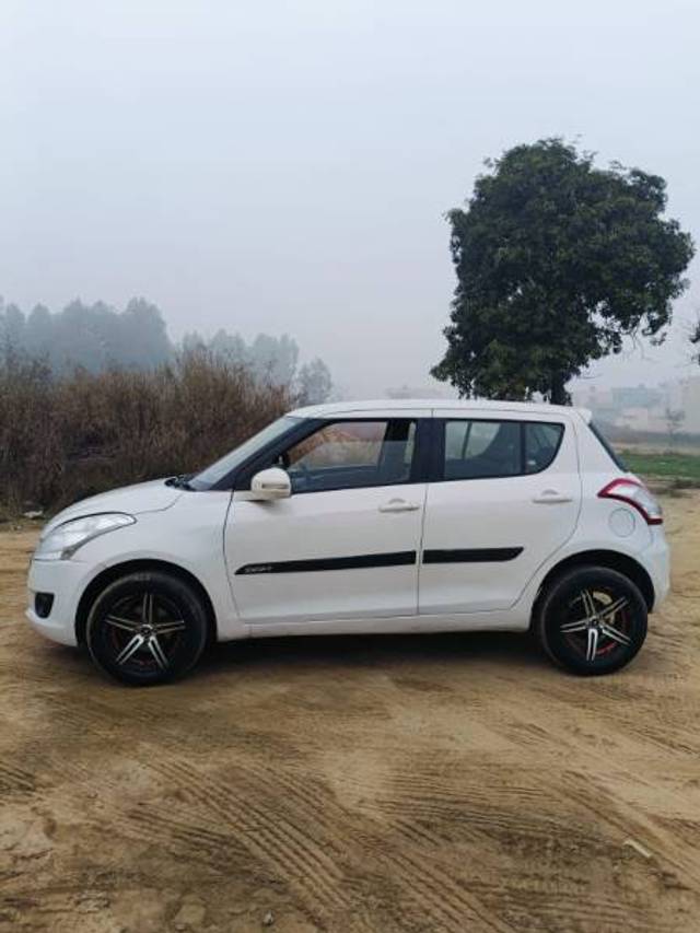 https://images10.gaadi.com/usedgaadi-sellcar/UsedCar/e5ea032aa/b6123d2d-09e9-46da-8bf0-fc267acb046b.jpg?imwidth=6400