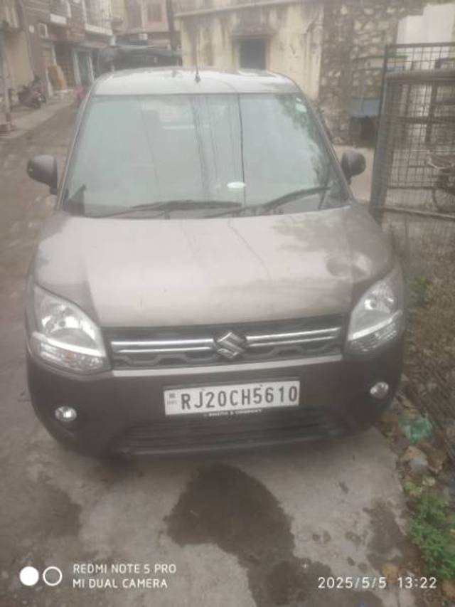 https://images10.gaadi.com/usedgaadi-sellcar/UsedCar/e5ea173ca/5d593cf1-9ff1-44e5-b56a-2db378786096.jpg?imwidth=6400