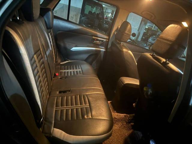 https://images10.gaadi.com/usedgaadi-sellcar/UsedCar/e5ea9f97a/503175f0-908d-4797-a808-f98e53f09ff7.jpg?imwidth=6402