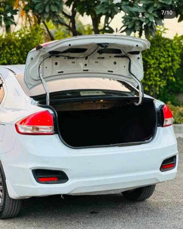 https://images10.gaadi.com/usedgaadi-sellcar/UsedCar/e5eaac87a/c5d56e70-5fa3-4f2c-9d63-23ee49ad66d0.jpeg?imwidth=6402