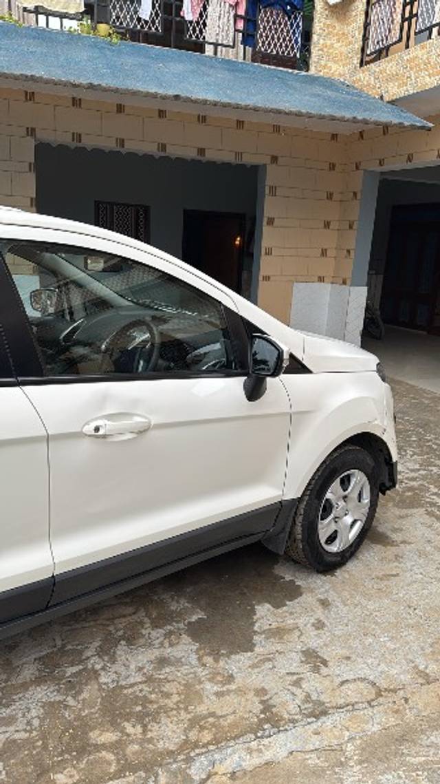 https://images10.gaadi.com/usedgaadi-sellcar/UsedCar/e5eae17aa/4799a26a-3bd7-4730-a6c1-3a02bf4dbf0e.jpeg?imwidth=6401