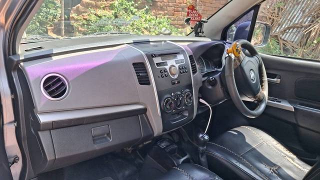 https://images10.gaadi.com/usedgaadi-sellcar/UsedCar/e5eb02c1a/a419e406-2ba8-40c4-a47d-0a0031dd9693.jpg?imwidth=6402