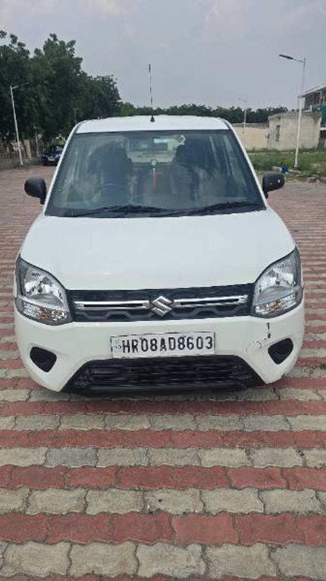 https://images10.gaadi.com/usedgaadi-sellcar/UsedCar/e5eb4499a/9b49f19c-62c2-4f80-a1cd-300bdd2a6151.jpg?imwidth=6400