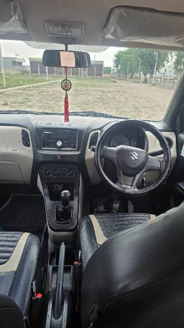 https://images10.gaadi.com/usedgaadi-sellcar/UsedCar/e5eb4499a/c2dd632c-3027-42bc-86d7-fe7c19df85e6.jpg?imwidth=6402