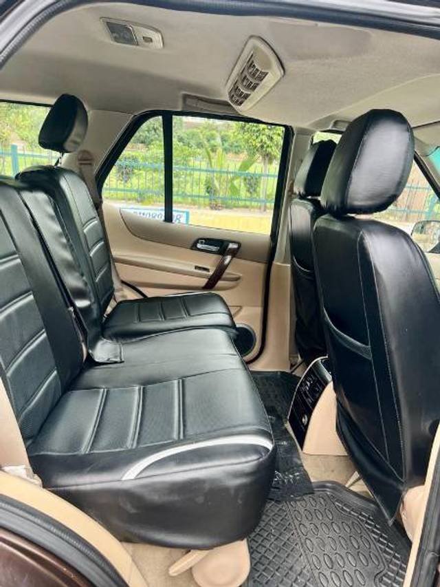 https://images10.gaadi.com/usedgaadi-sellcar/UsedCar/e5eb5ee2a/d5c91e06-a3ba-41d6-87bc-fe7a230323da.jpeg?imwidth=6402