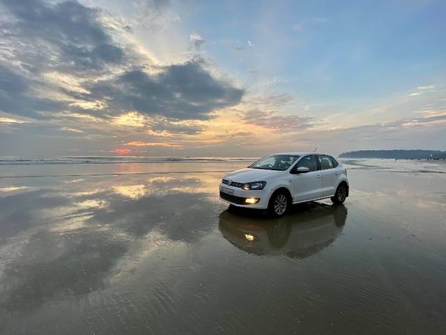 https://images10.gaadi.com/usedgaadi-sellcar/UsedCar/e5ec20bca/a0fb80f2-2ab6-489a-bc47-46979cba3698.jpeg?imwidth=6400